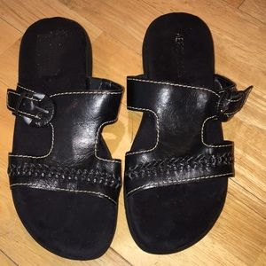 Black sandals with a very low heel 👌👓